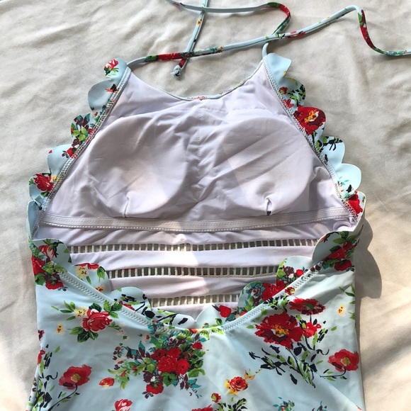 Cute one piece swim suit - Picture 3 of 3